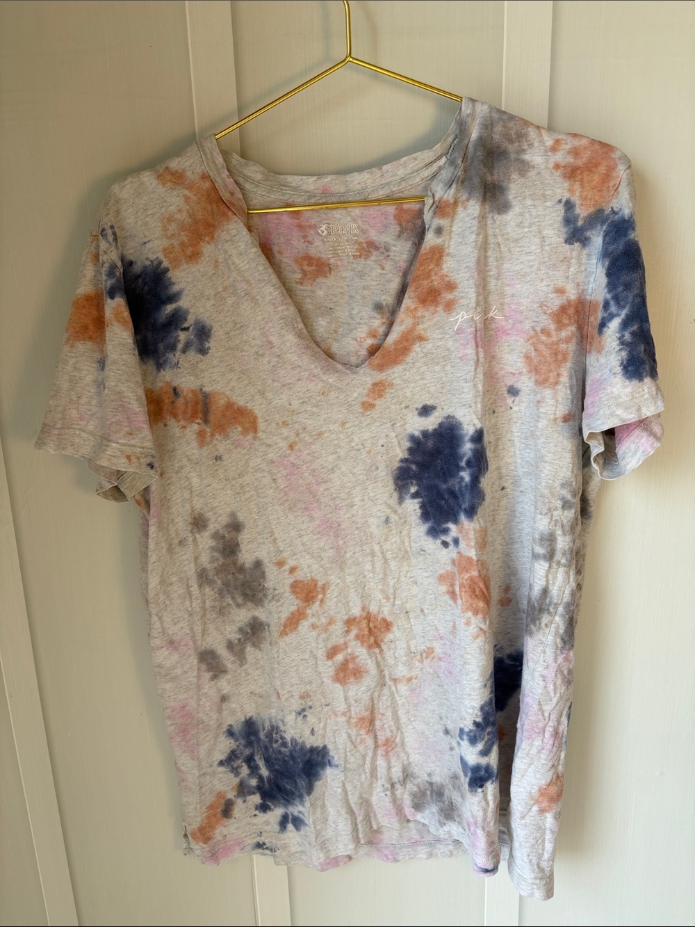 PINK Victoria's Secret Gray Tie-Dye V-Neck Tee with Navy, Rust, Pink Accents